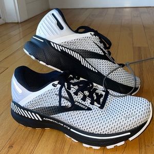Brand New Adrenaline GTS 22 Brooks Running Shoe